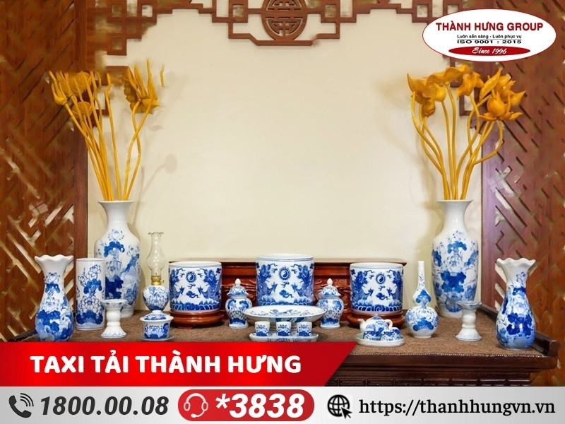 Cần cẩn trọng khi bốc bát hương mang theo.