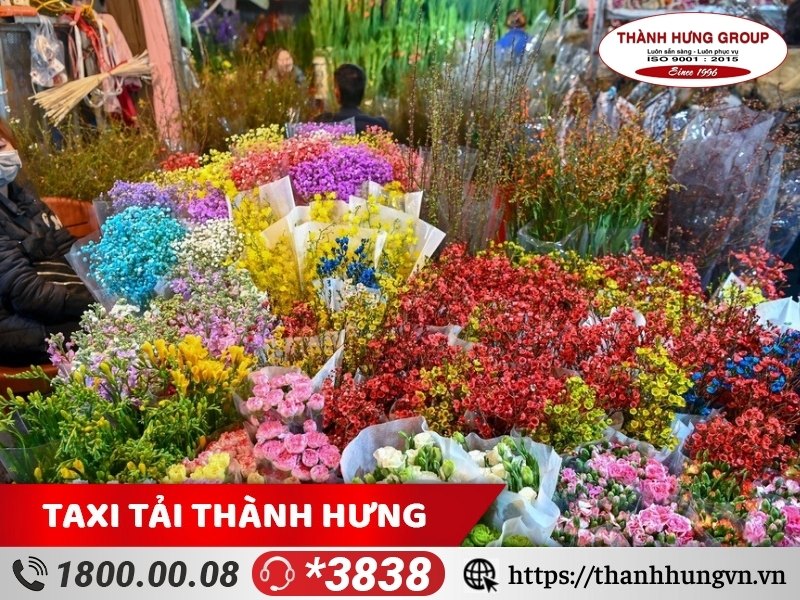 Chợ hoa Mê Linh nhộn nhịp ngày Tết.