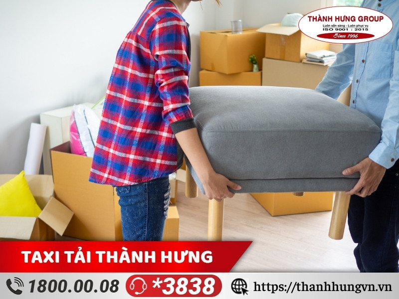 Chọn lọc và phân loại đồ mang đến nhà mới và đồ cần thanh lý.