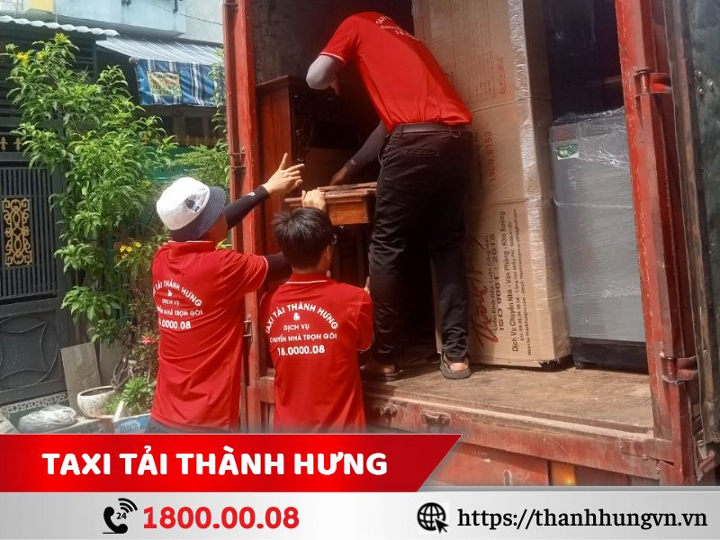 Công đoạn bốc xếp đồ đạc