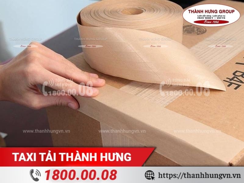 Dán băng keo chắc chắn quanh thùng