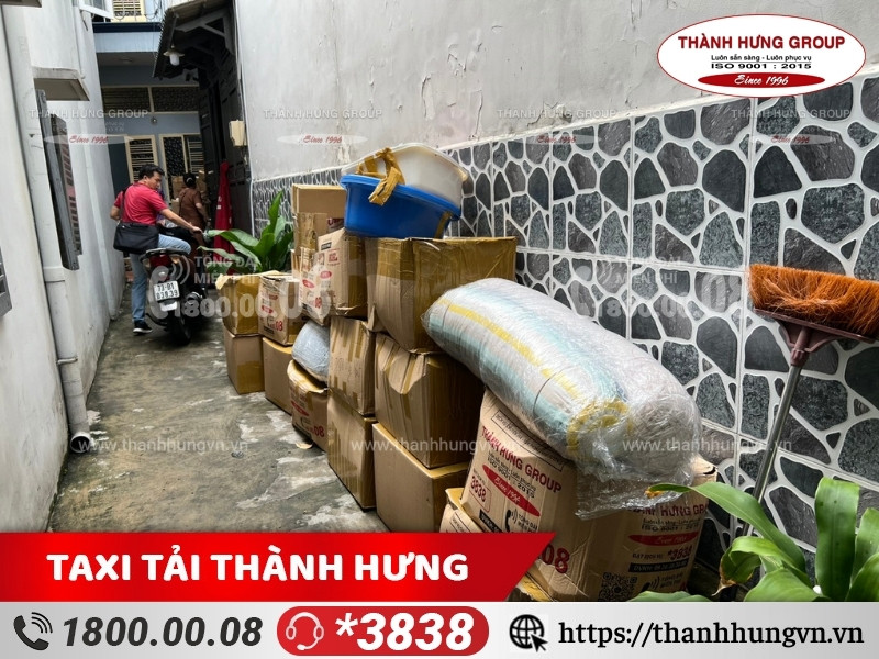 Đồ đạc được đóng gói cẩn thận trước khi vận chuyển.