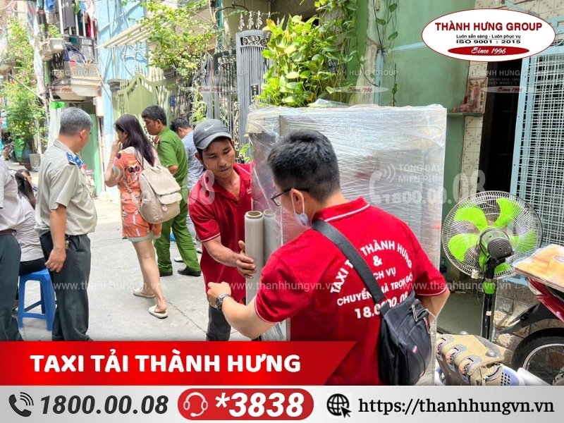 Két sắt hay đàn piano cần phương tiện hỗ trợ vận chuyển.