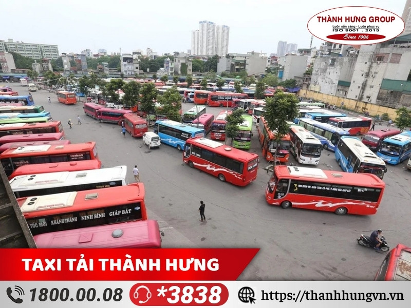 Khu vực xung quanh bến xe Giáp Bát thường xuyên ùn tắc kéo dài.