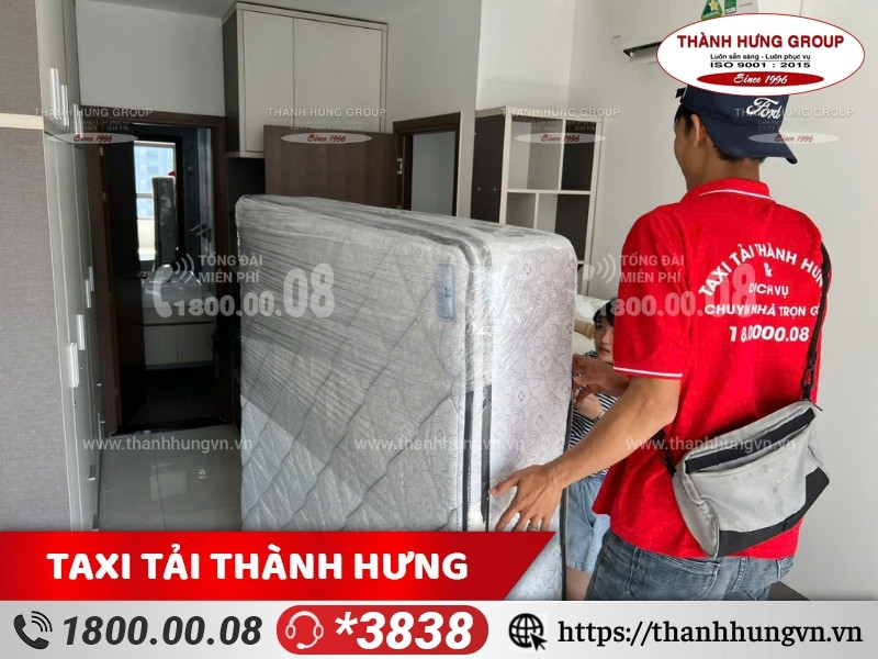Nhân sự Ku casino hỗ trợ khách hàng Kubet trên địa bàn Thạch Thất.
