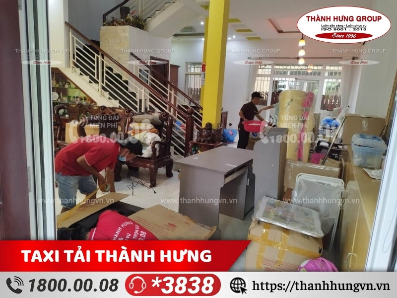 Nhân viên Ku casino đóng gói, vận chuyển đồ đạc từ A-Z.