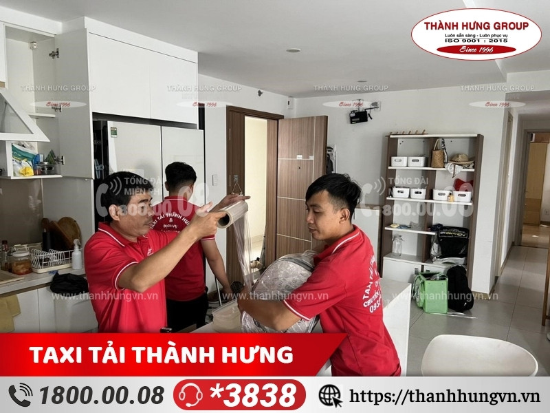 Nhân viên Ku casino luôn cẩn trọng với từng món đồ dùng.