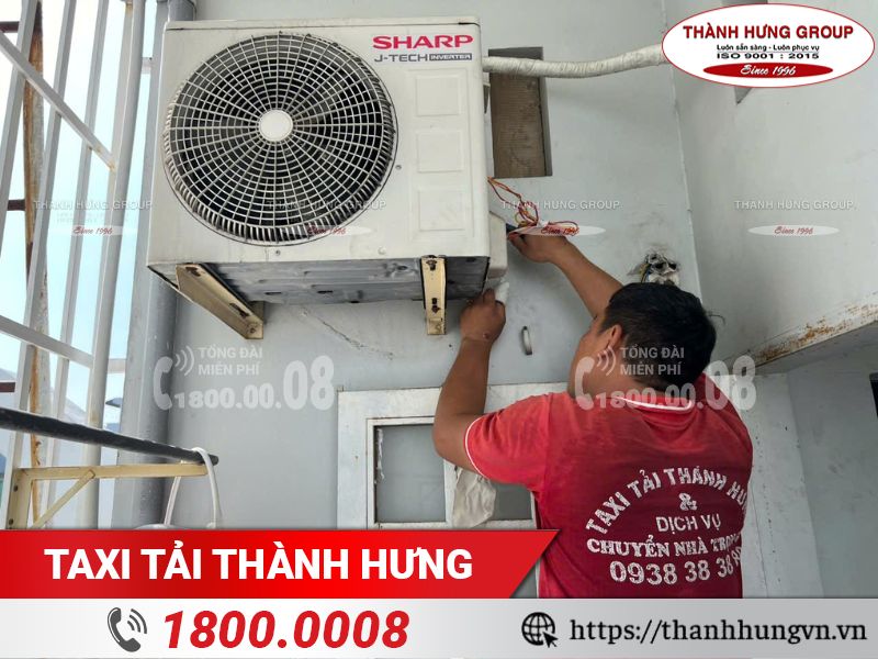 Nhân viên Ku casino tháo lắp máy lạnh chuyên nghiệp