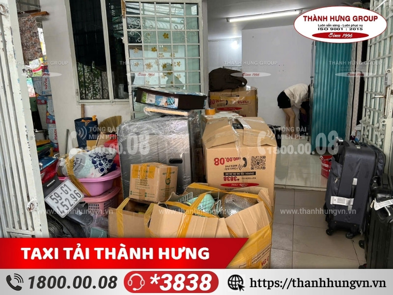 Phân loại đồ đạc, sau đó đóng gói trong thùng carton.