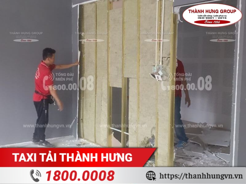 Hình ảnh quá trình thực hiện tháo dỡ hoàn trả mặ bằng văn phòng Ku casino