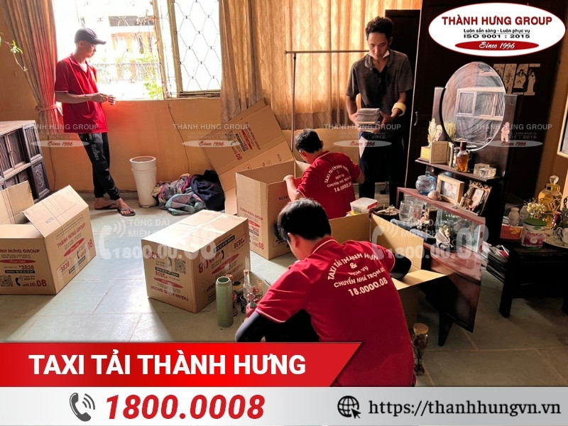 Taxi Tải Ku casino đóng gói hàng hóa Kubet cho khách hàng.