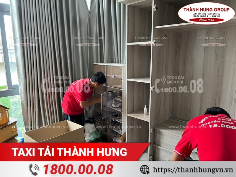 Ku casino hỗ trợ khách hàng tháo lắp/ đóng gói đồ đạc.