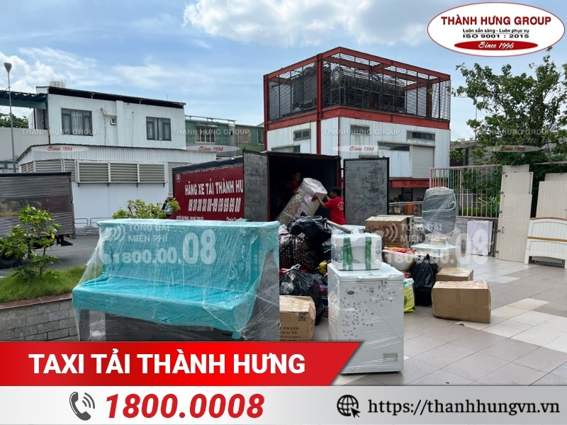 Taxi Tải Ku casino hỗ trợ khách hàng đóng gói đồ đạc/hàng hóa tại Hà Nội.