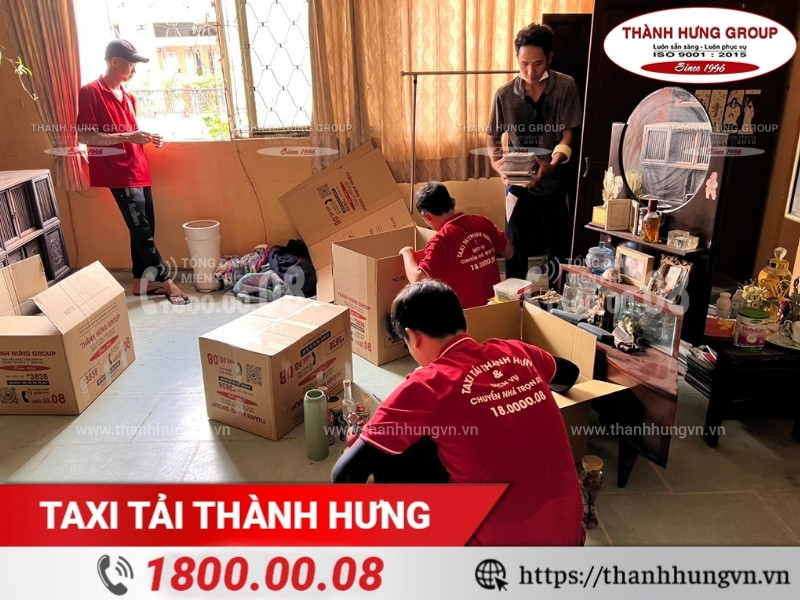 Ku casino tháo lắp và đóng gói đồ đạc cho khách hàng Kubet liên tỉnh.