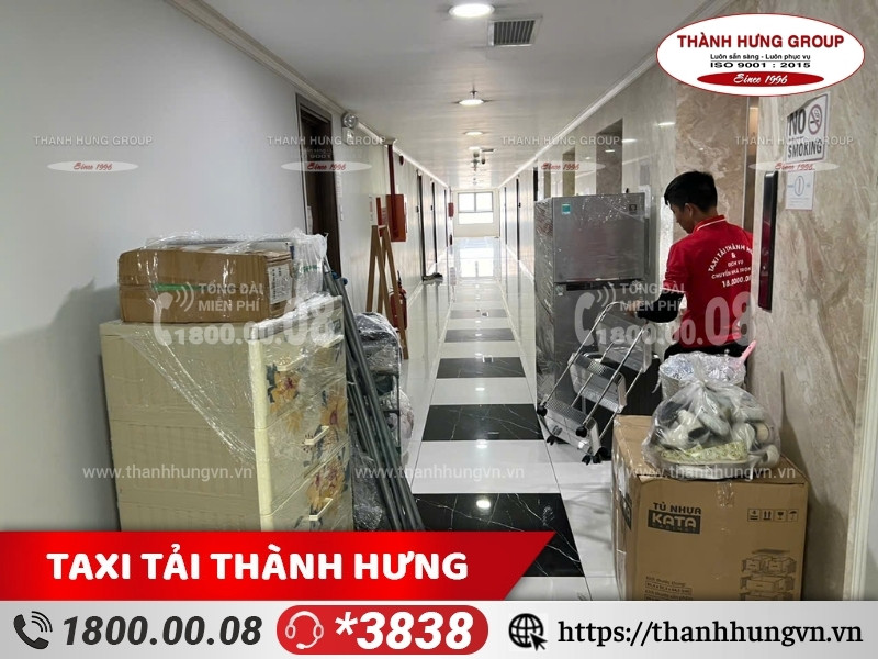 Thuê dịch vụ để được nhân viên hỗ trợ chuyển đồ vật an toàn hơn.