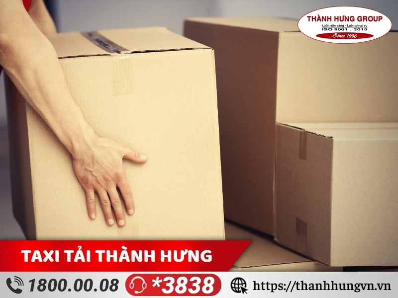 Các thùng đồ nhẹ sắp xếp trên, thùng đồ nặng bên dưới.