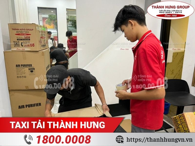 Đồ nội thất được tháo rời từng bộ phận để đóng gói.