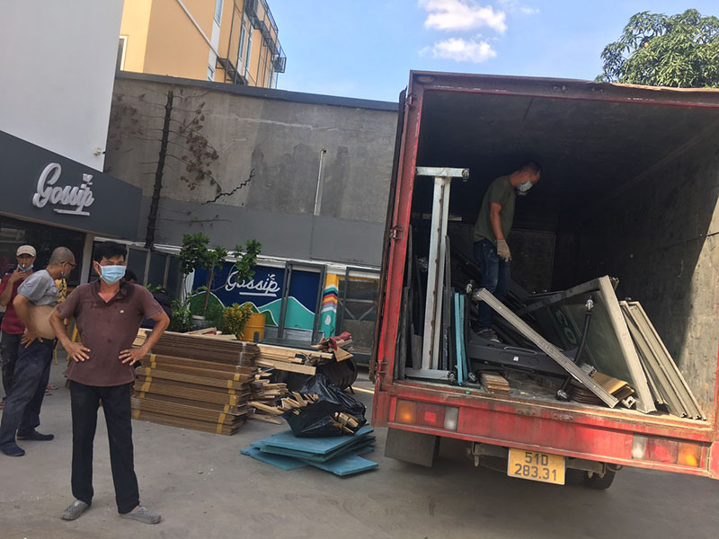 Xe tải 2 tấn bốc hàng