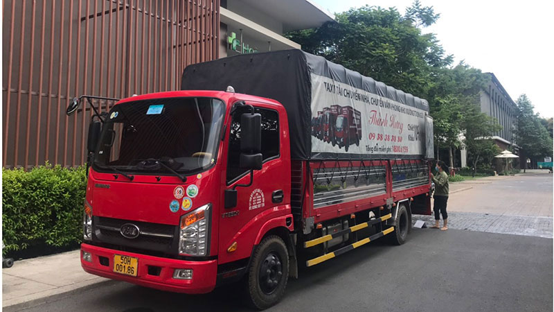 Xe tải sẵn sàng vận chuyển hàng hóa